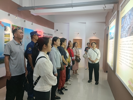 参观档案馆2